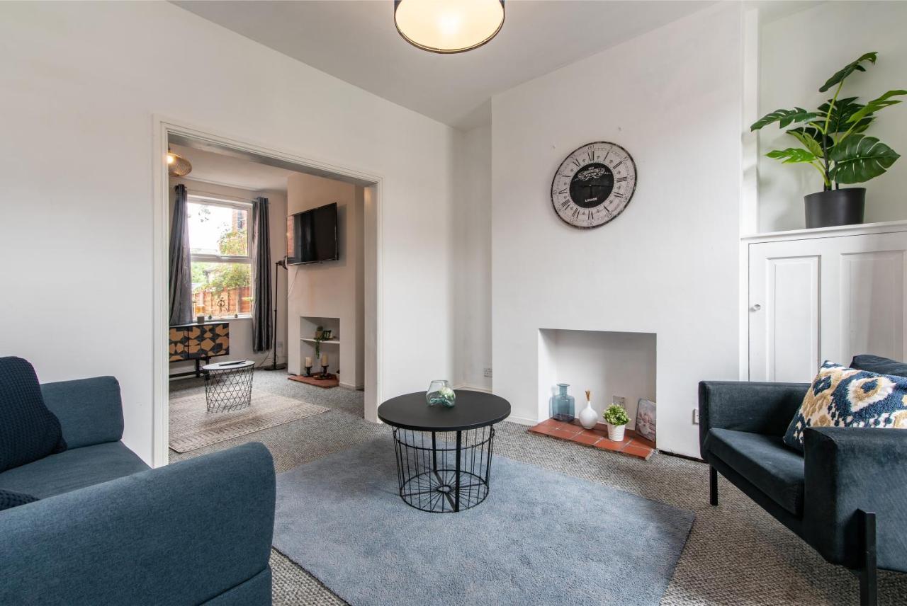 Apartment Lumley House - Delightful 2br Terraced House Near Birmingham Walsall