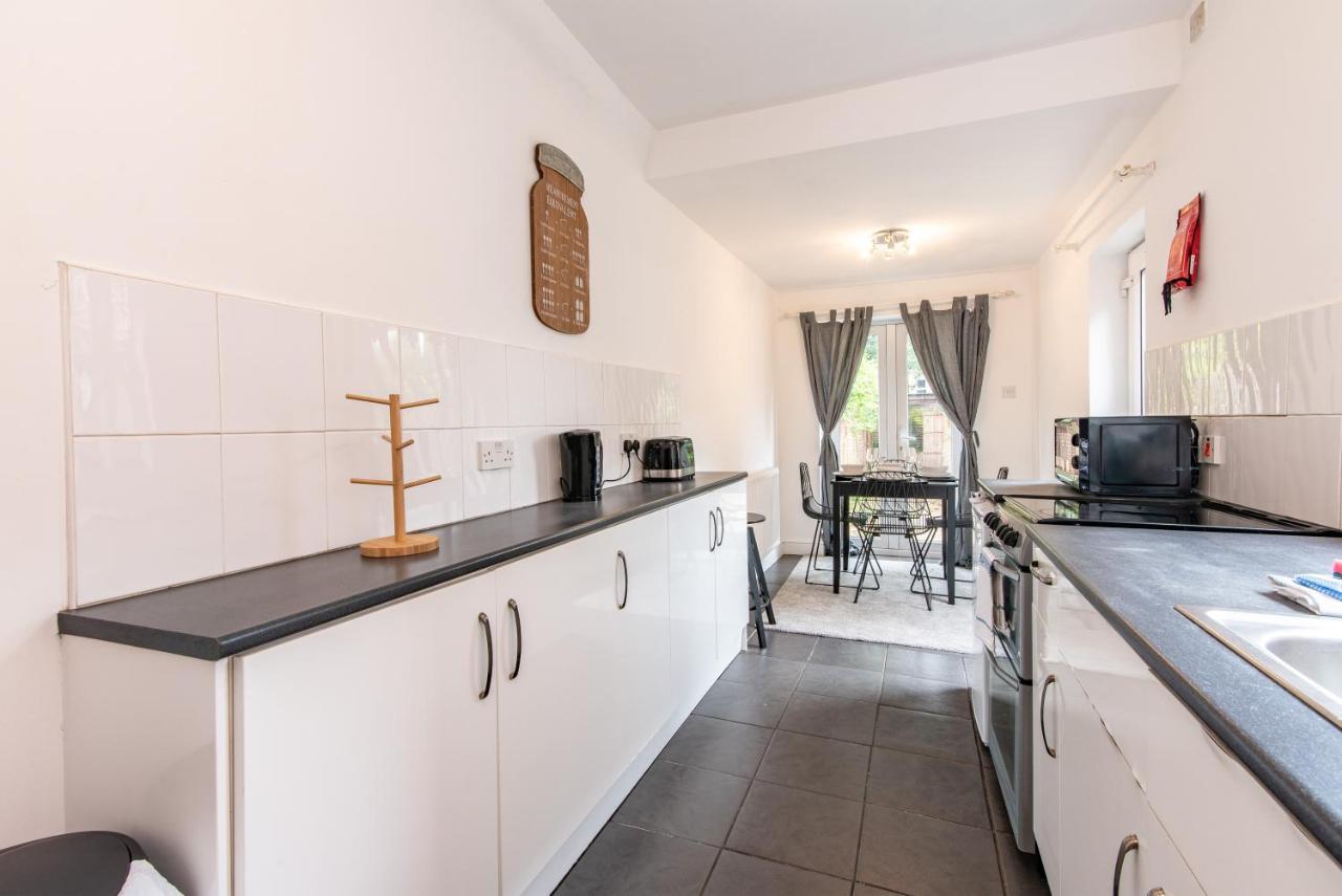 Lumley House - Delightful 2br Terraced House Near Birmingham Walsall