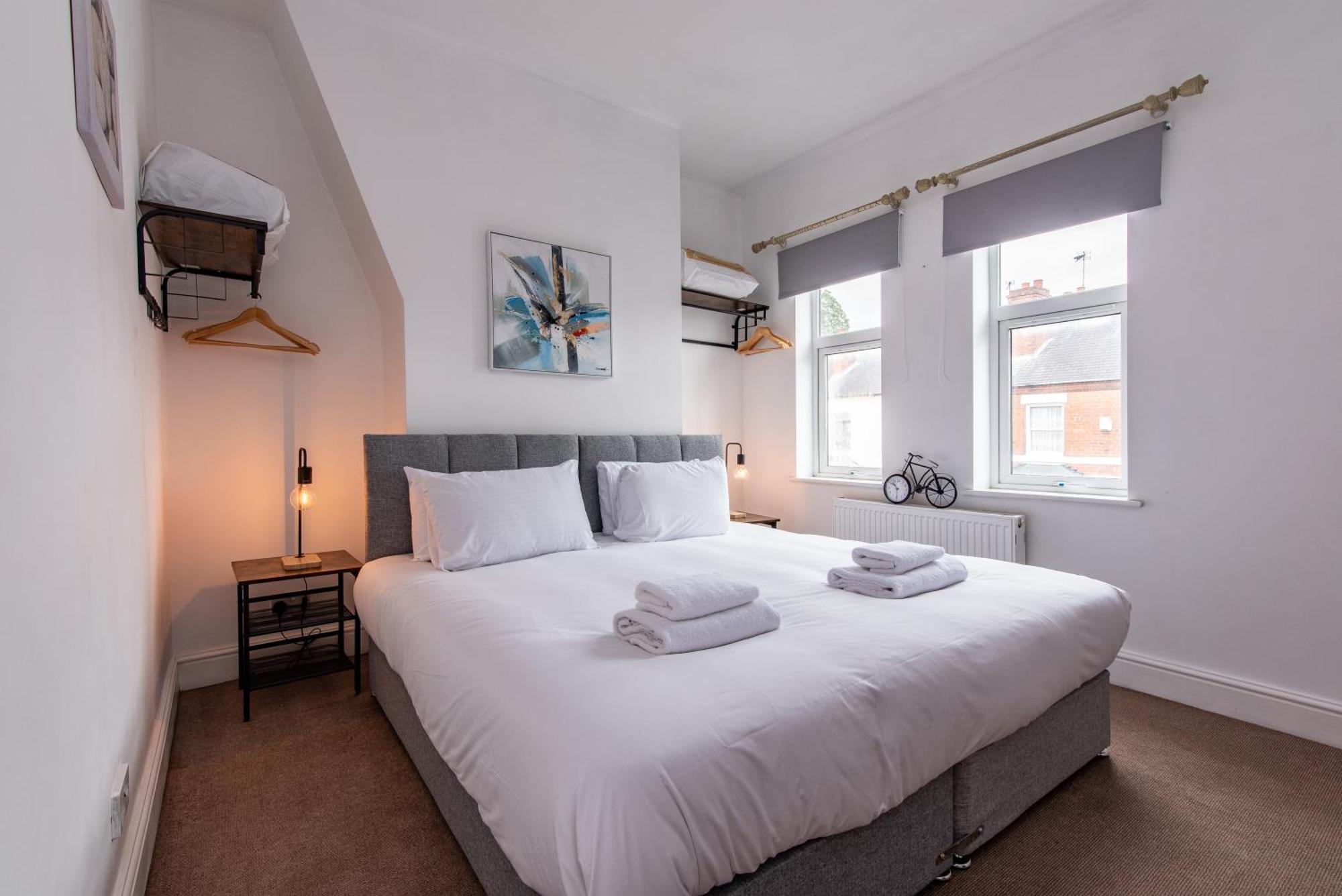 Lumley House - Delightful 2br Terraced House Near Birmingham * Walsall